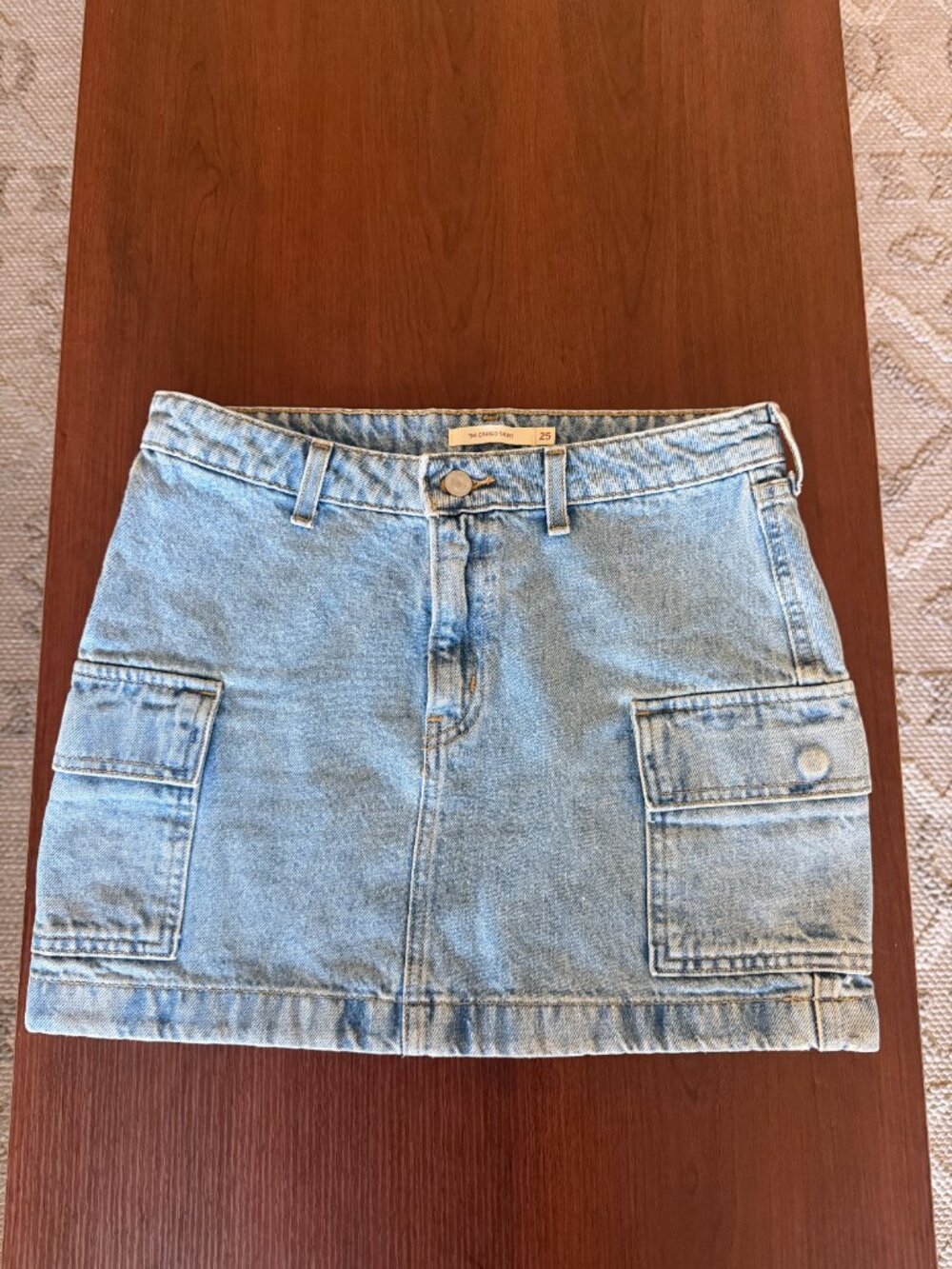 Levi’s ’94 Cargo Denim Mini Skirt – Medium Wash